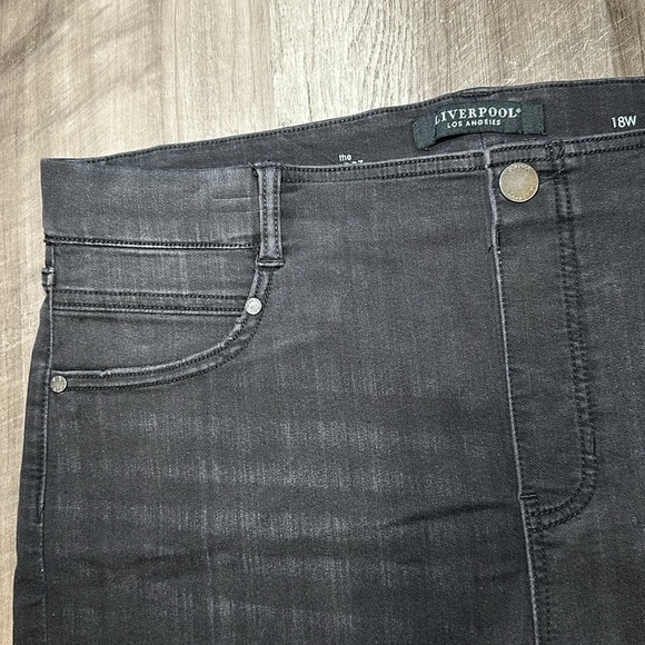 Liverpool The Shirt Gia Glider Denim Shorts - 18W - Picture 5 of 6